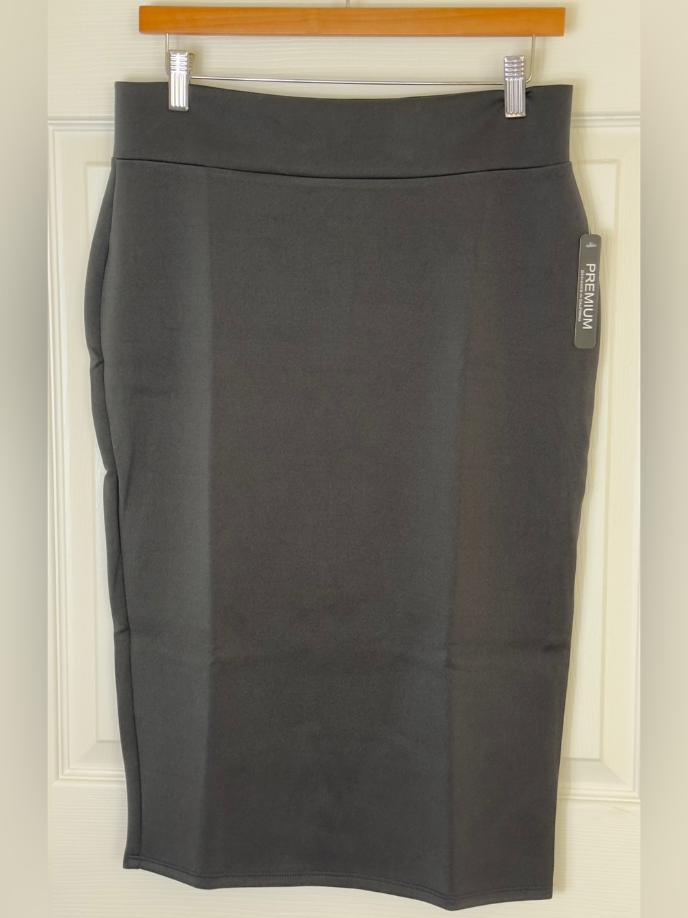 Made By Johnny Premium Black Pencil Skirt - Sleek Fitted Style